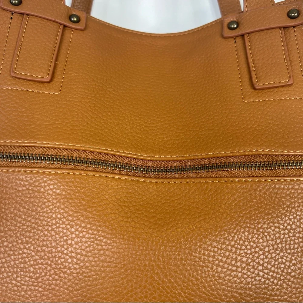G.H. Bass & Co caramel vegan leather tote bag with navy blue crossbody strap - Picture 5 of 16